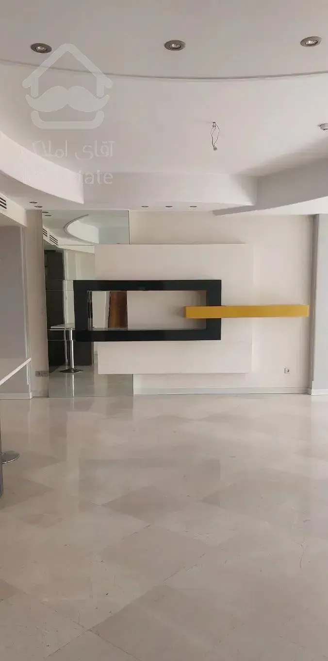 ابتدای ولیعصر نرسیده به تجریش