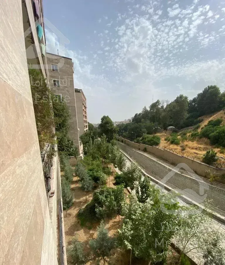 آپارتمان اوین ۱۴۱ متری