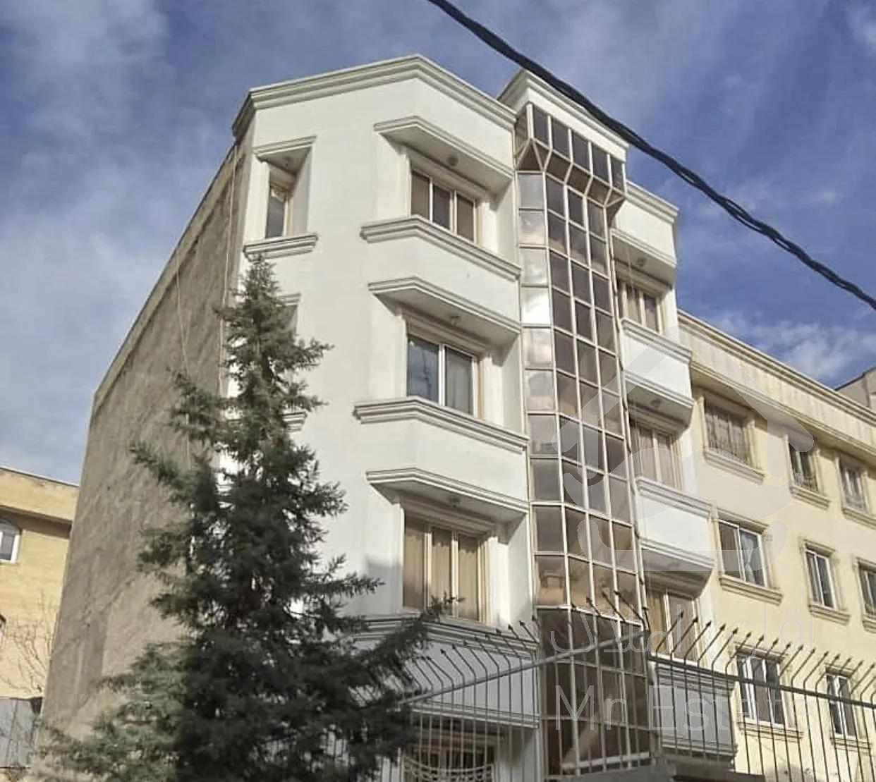 سیدخندان، ۶۵ متر، غرق در نور