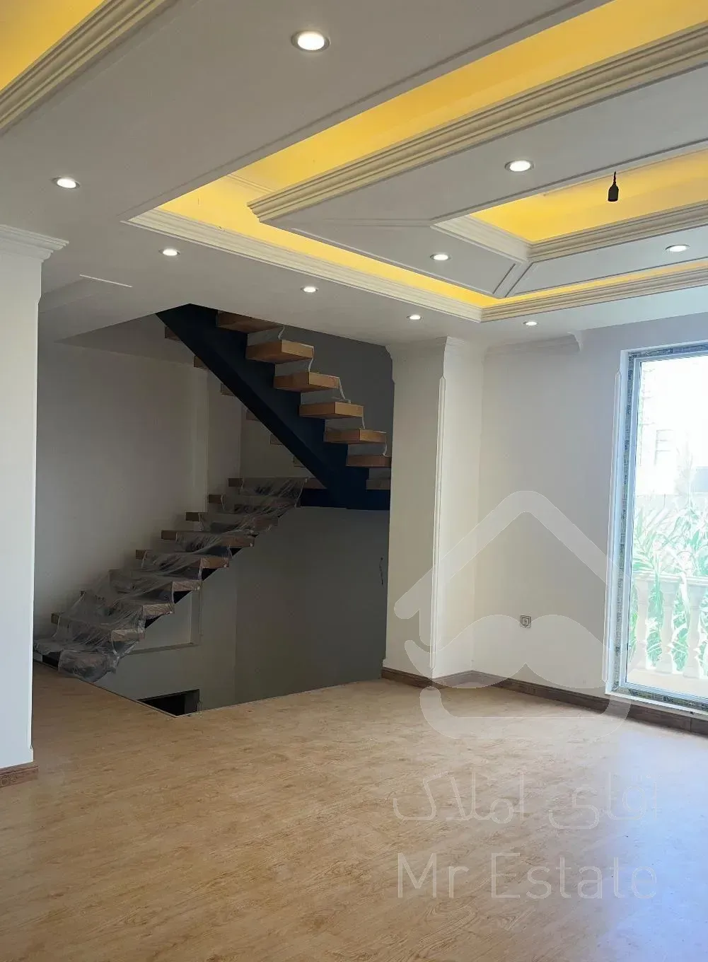 ویلای دوبلکس سه خوابه مستردار با آسانسور و استخر