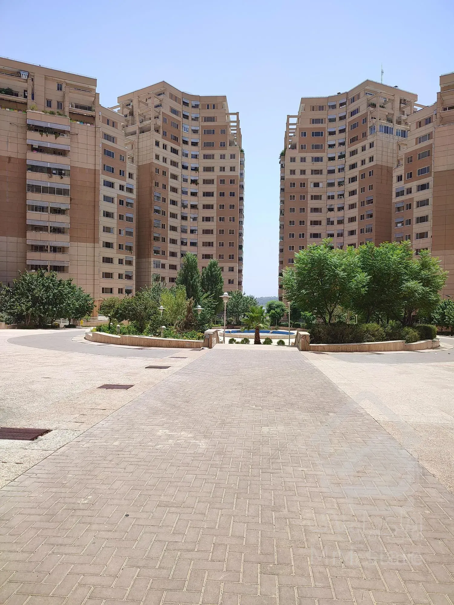 ۱۲۰متری ۳خوابه واقع در  برج عرفان***