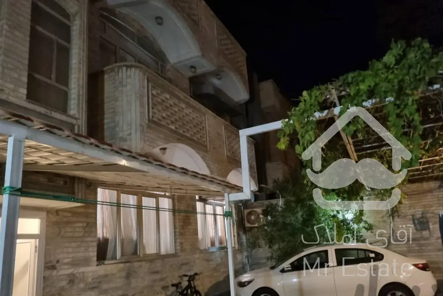 رهن و اجاره حیاط دربستی 2/5طبقه 250متر شهرک نور