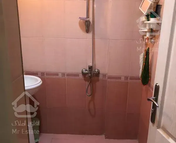 95متر/ 2خواب /صادقیه بلوار گلاب/ با حیاط خلوت