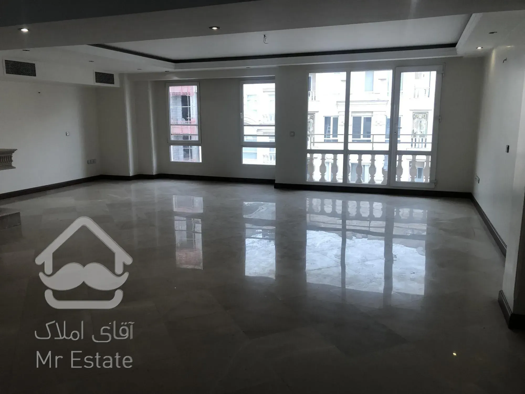 رهن و اجاره آپارتمان ۲۱۵ متری ۴ خوابه نیاوران