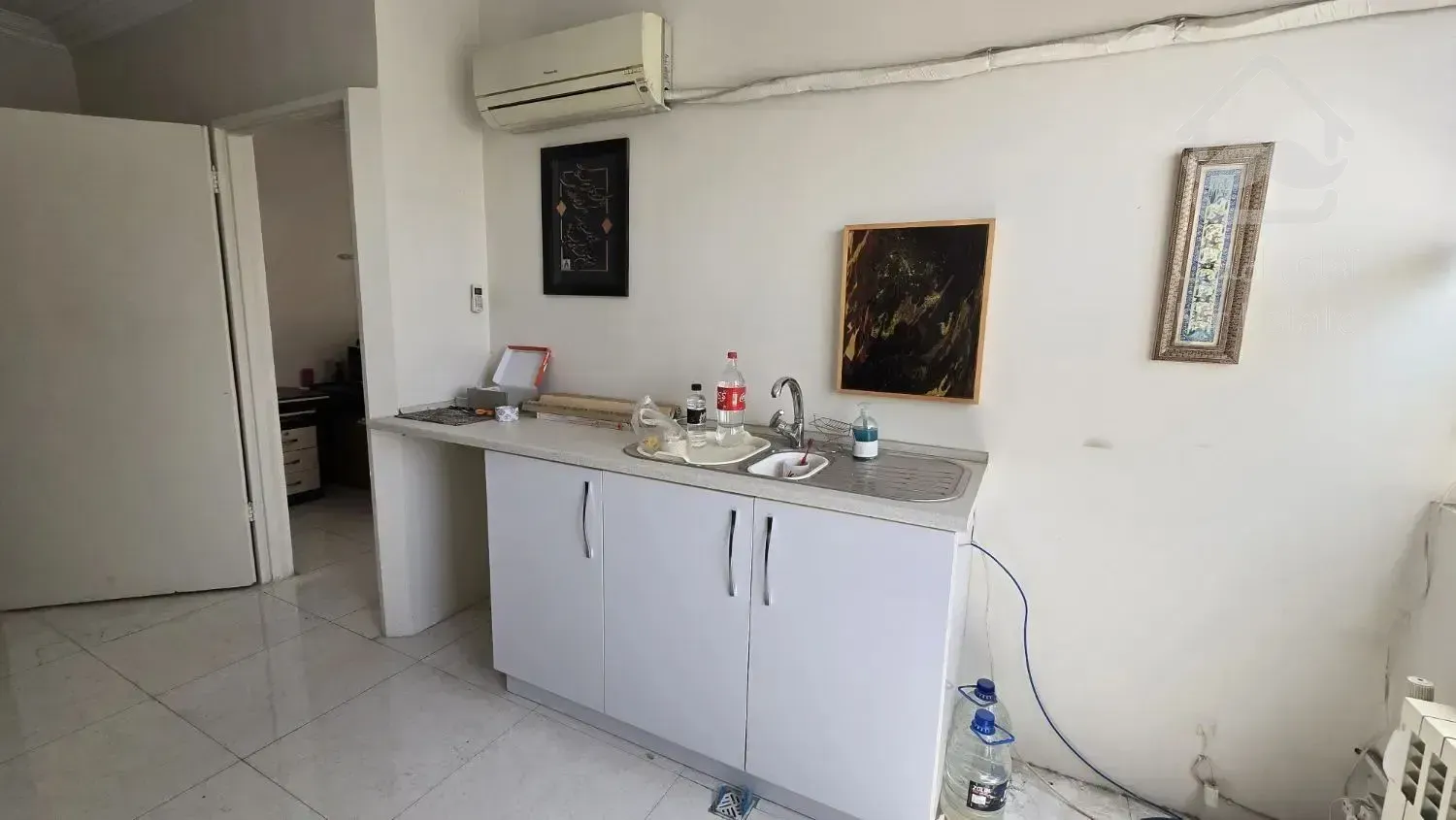 85متر سعادت آباد*ساختمان پزشکان(جای پارک مناسب)