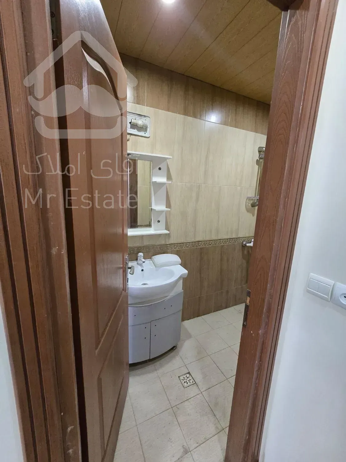 ۱۲۴متر بلوار سرو*م کاج*جای پارک مناسب*فول امکانات