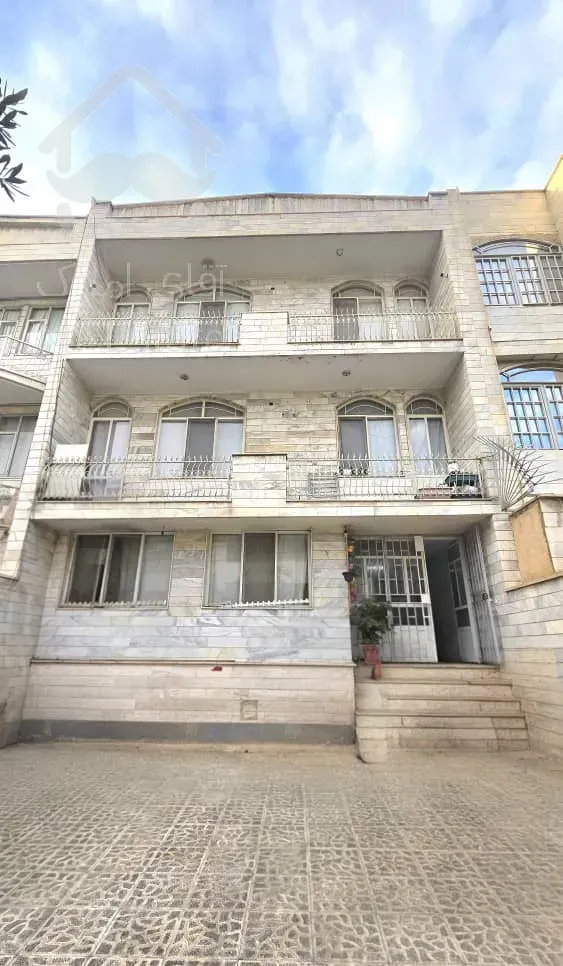 ملک ۲۰۰متری شهرک راه اهن