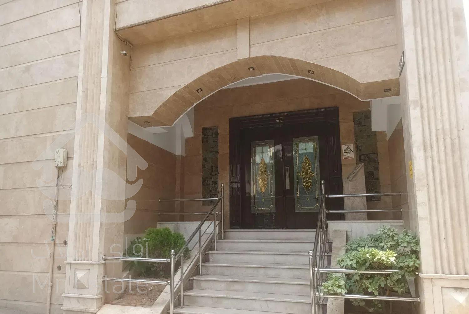 ارتش ۱۸۵متر کلیدنخورده ۲پارکینگ تراس‌چیدمان