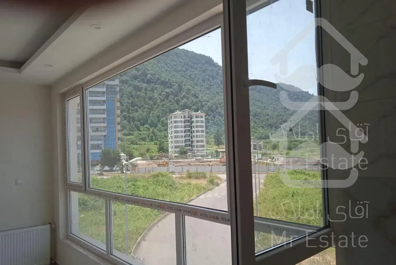 آپارتمان ۱۰۰ متر نوساز        داخل شهرک نمک آبرود