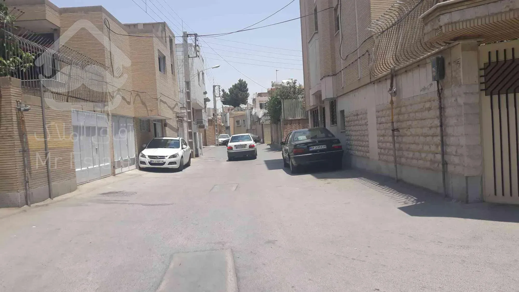 منزل دوطبقه کلنگی قابل سکونت مساحت ۲۵۳ متر