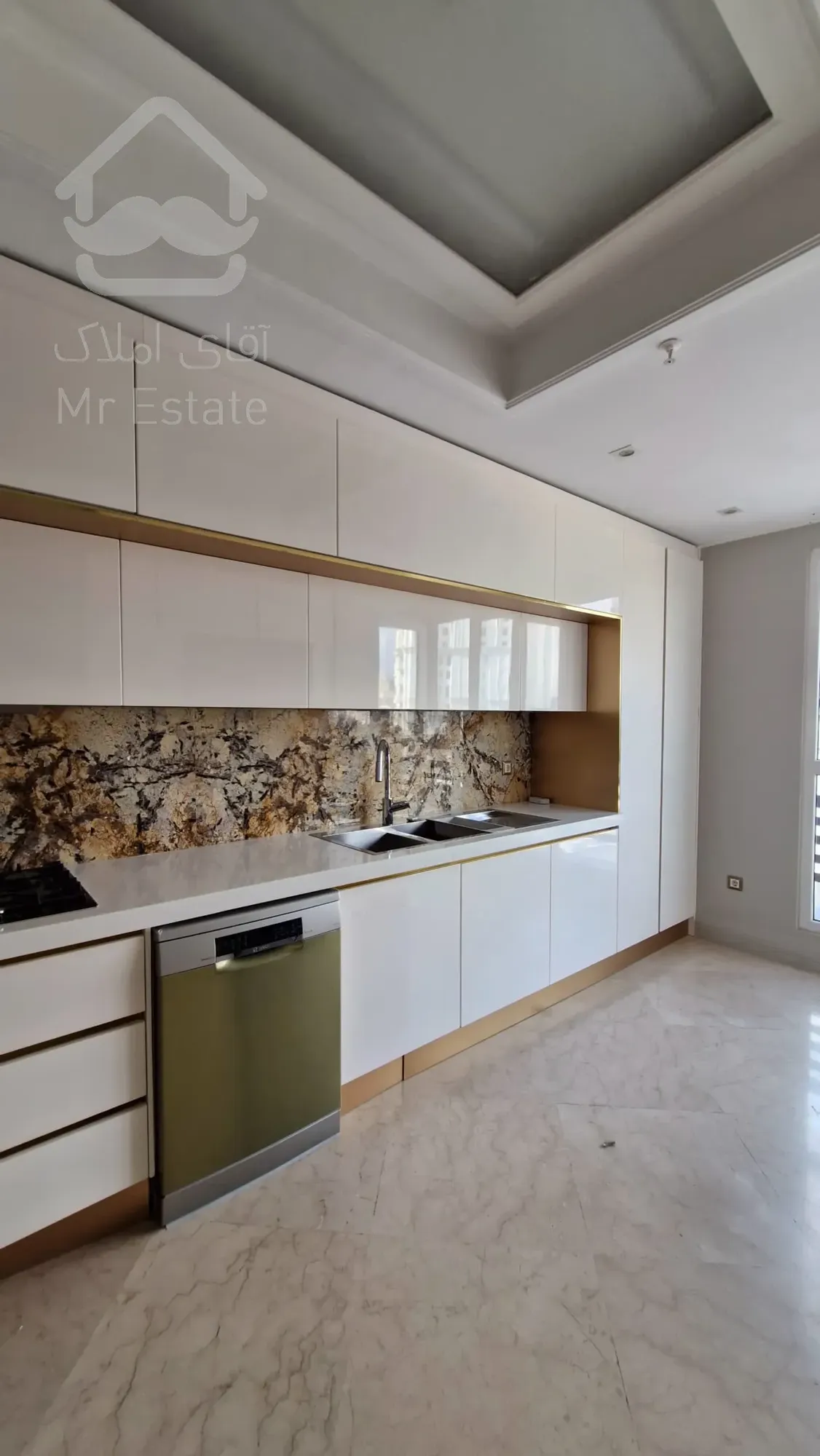 خرید آپارتمان ۲۸۰متر فول مشاعات فرمانیه سنبل