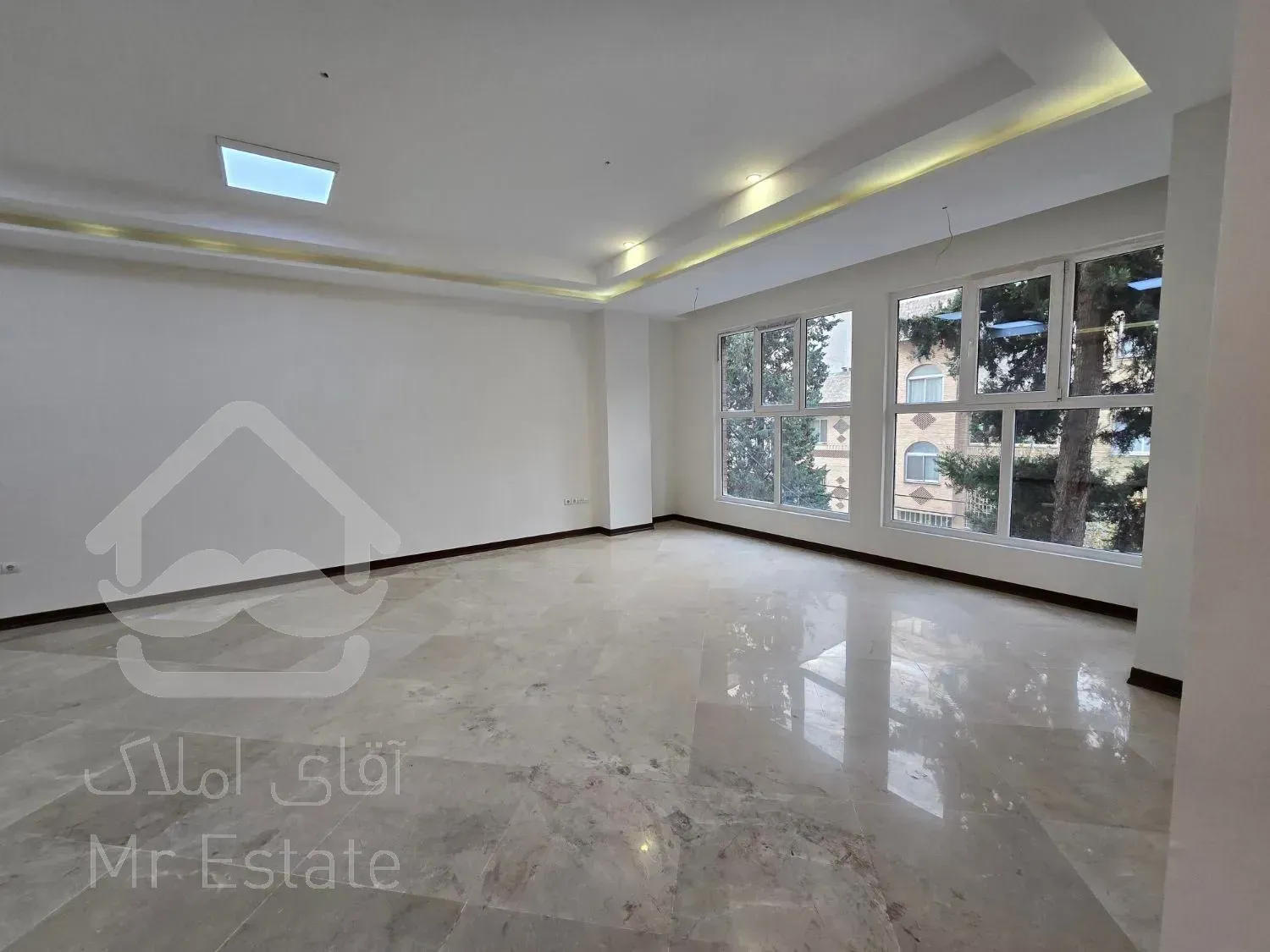 131مترسعادت آباد*موقعیت اداری*جای پارک مناسب