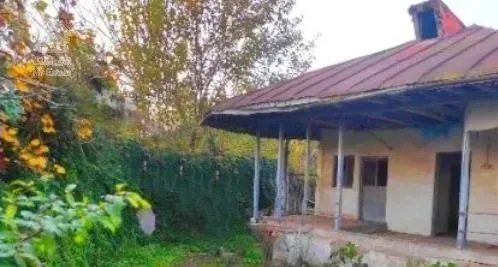 ۳۰۵ مترخانه محوطه جنگلی بکر جلو رودخانه بر آسفالت