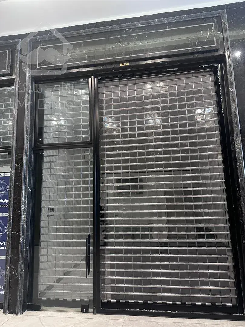 رهن و اجاره واحد تجاری 67 متر / مرکز تجاری رونیکا مال / جنب مترو حسین اباد / پاسداران