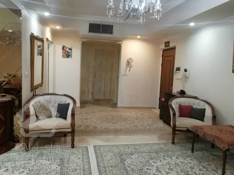 ۸۵متر۲خواب بالا همکف تمیز خیلی خوشگل