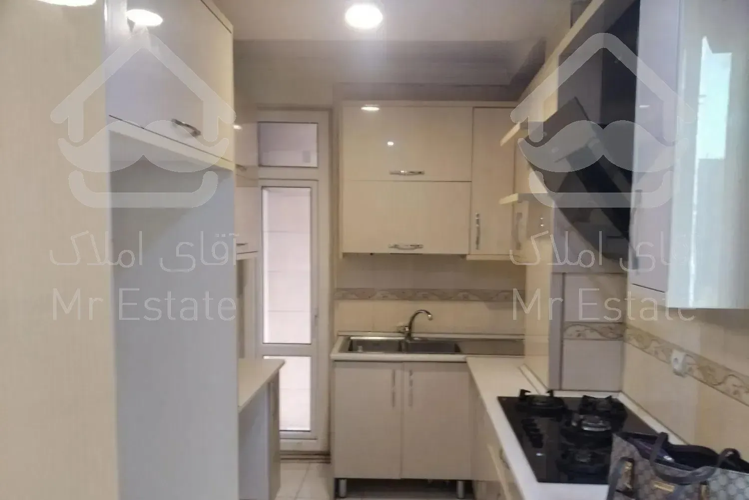 بلوار فرحزادی بالاتر از میدان کتاب گلبرگ سوم