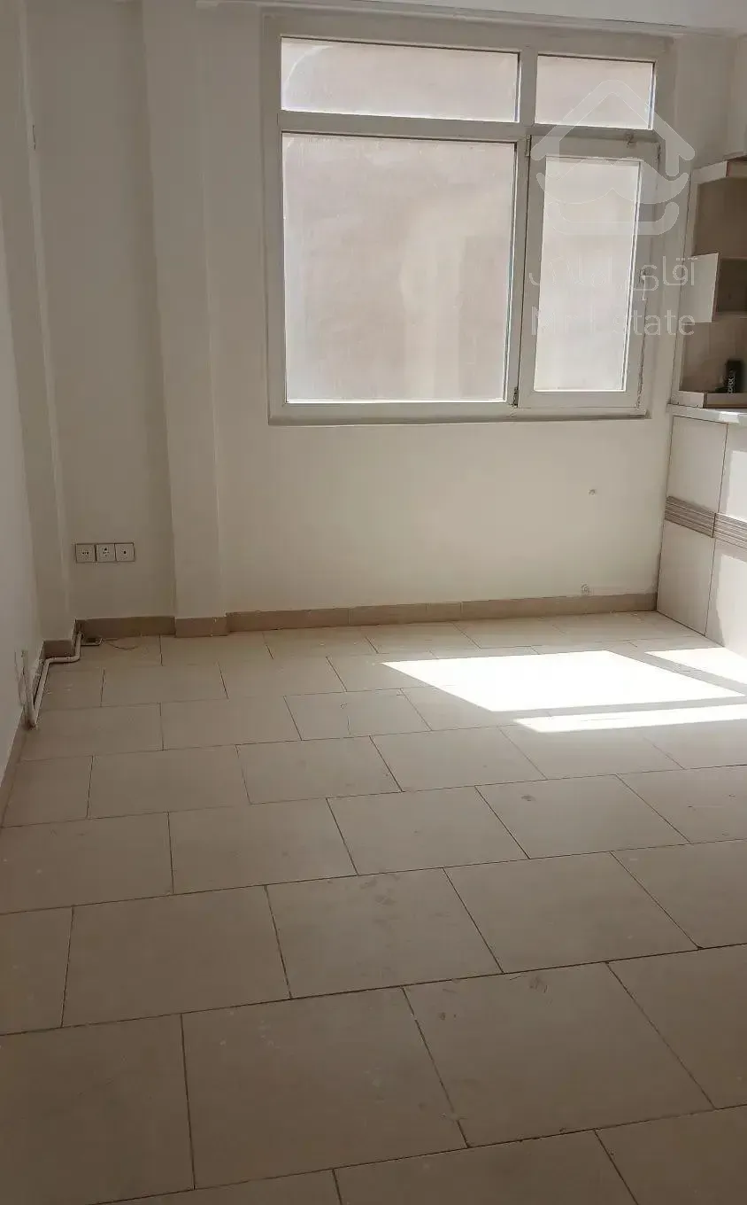 تکخوابه ۵۲ متر، نیم طبقه دوم،خ ایران