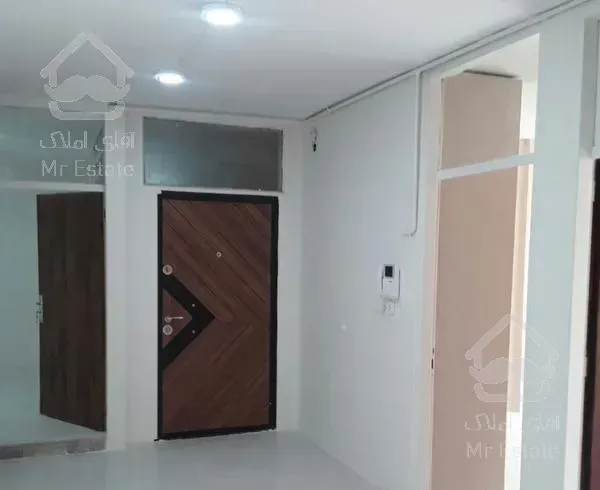 آپارتمان دارای سه اتاق و یک حال و یک پذیرایی زیبا