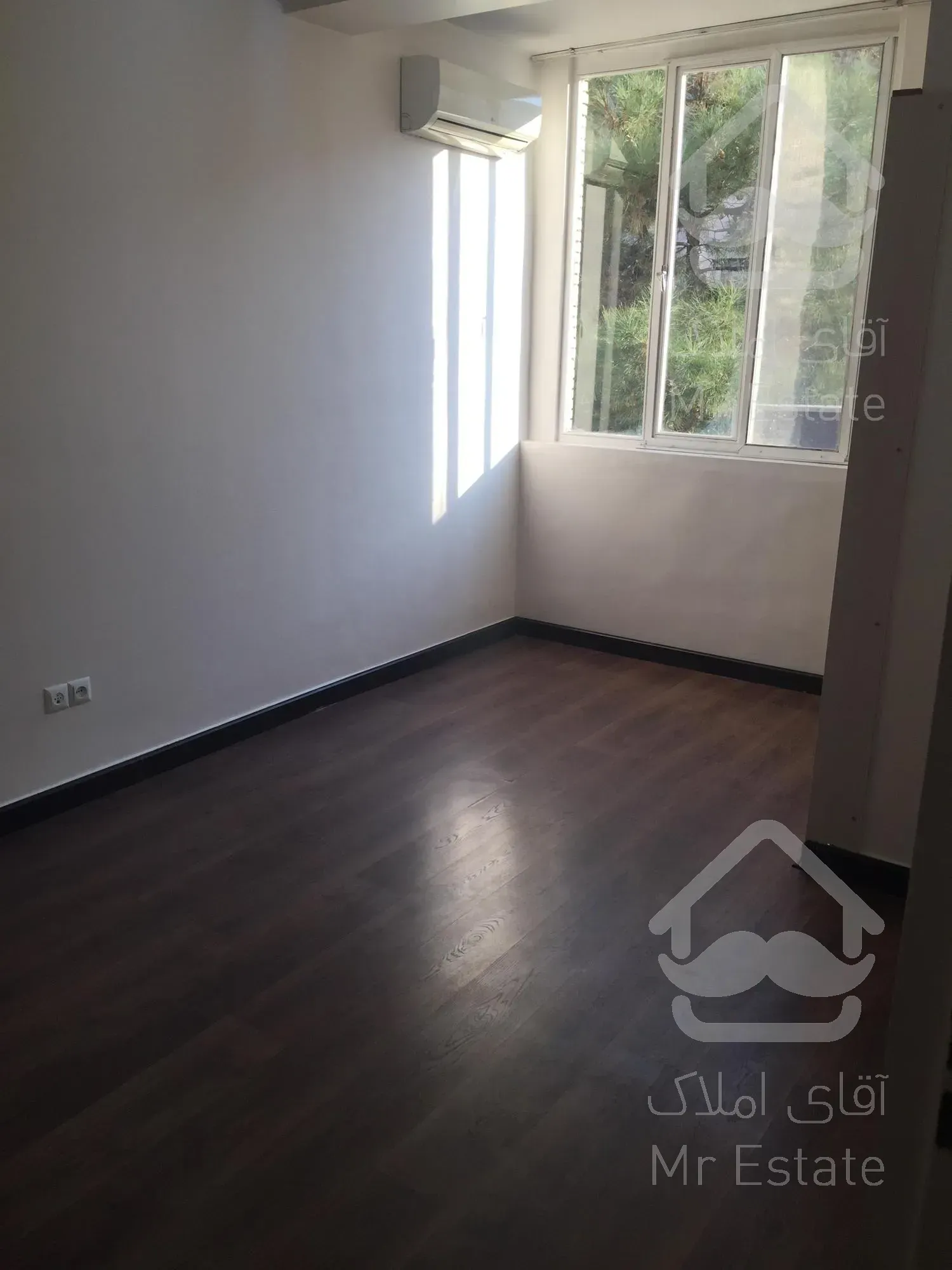 ۱۳۰ متری سه خواب/دریاچه چیتگر/آبشار تهران