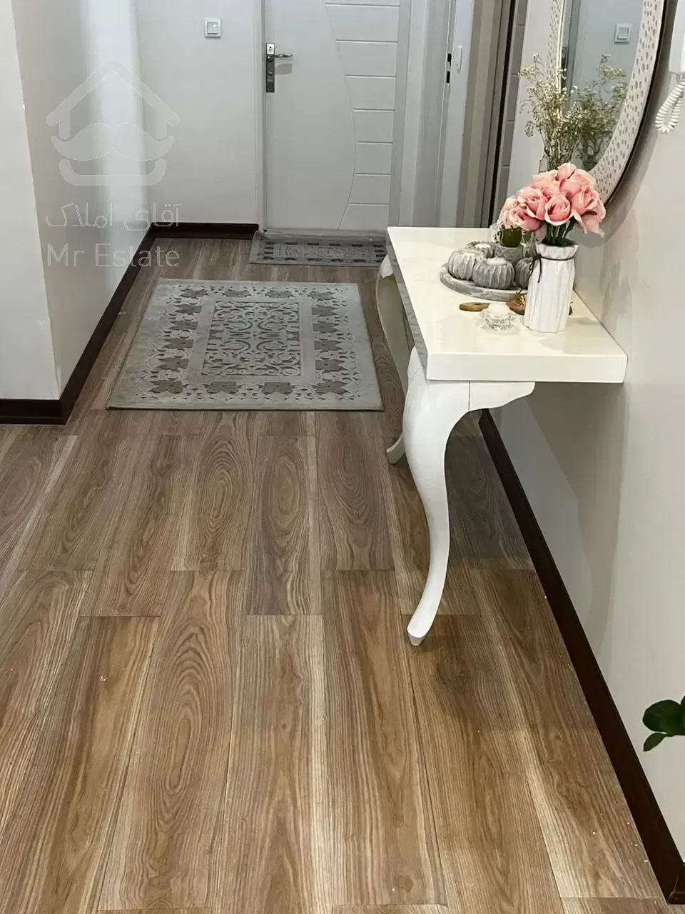 آپارتمان 110 متری ، شناور در نور ، بازسازی با متریال درجه ۱ ، مهستان