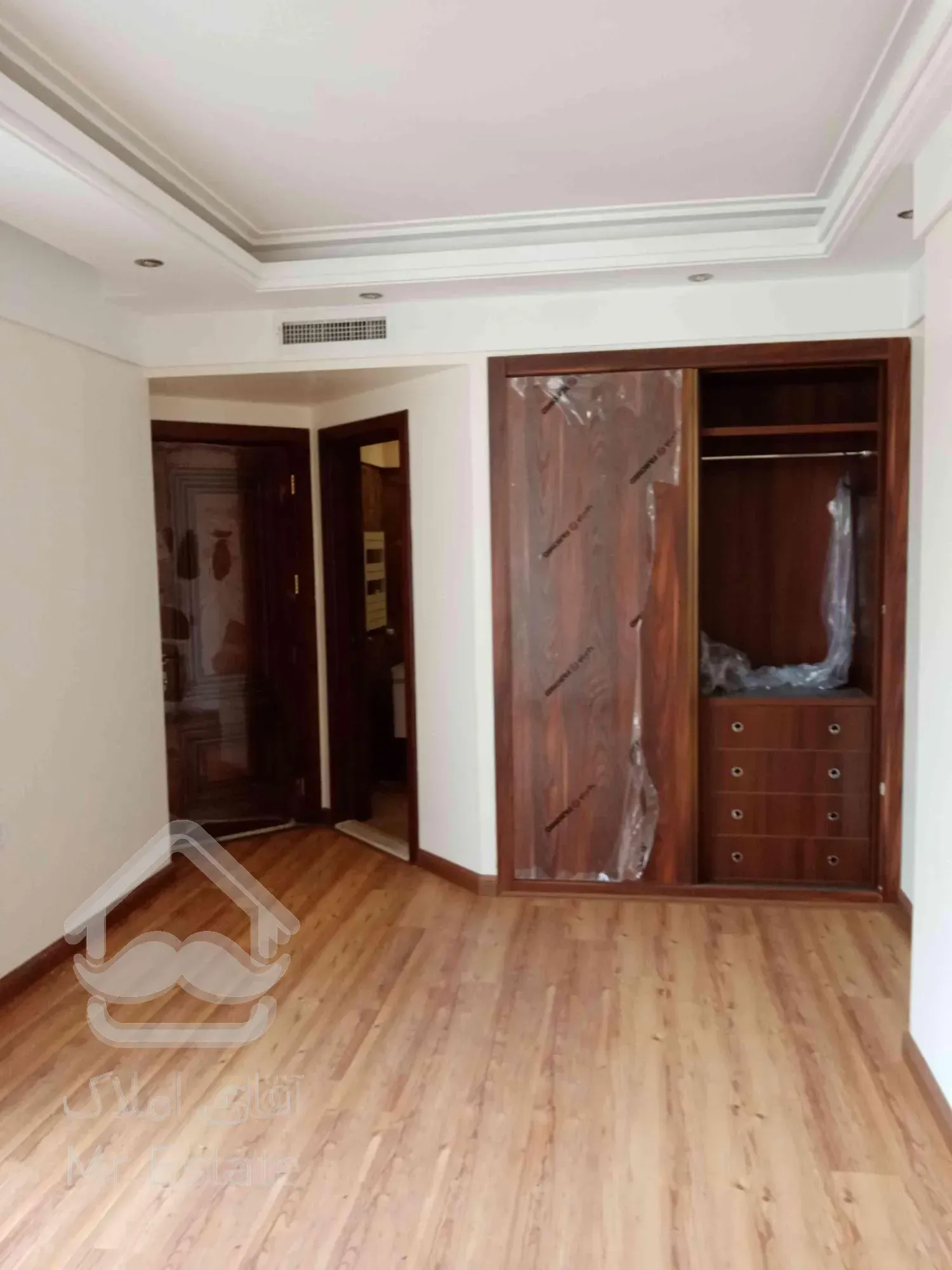 130 متر دو خواب مستر نیاوران نوساز