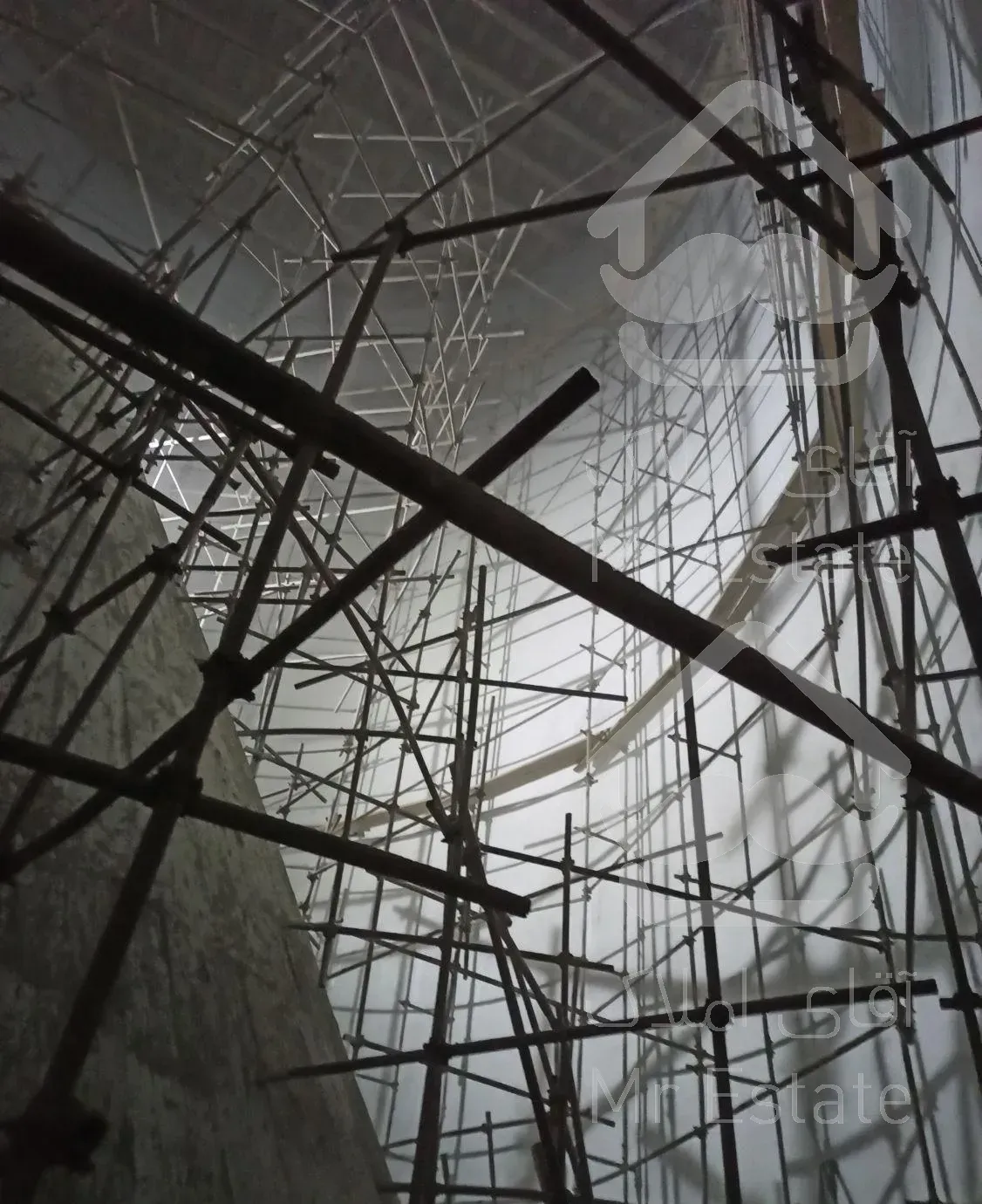 رنگ کاری با ایرلس پارکینگ شیروانی بتن