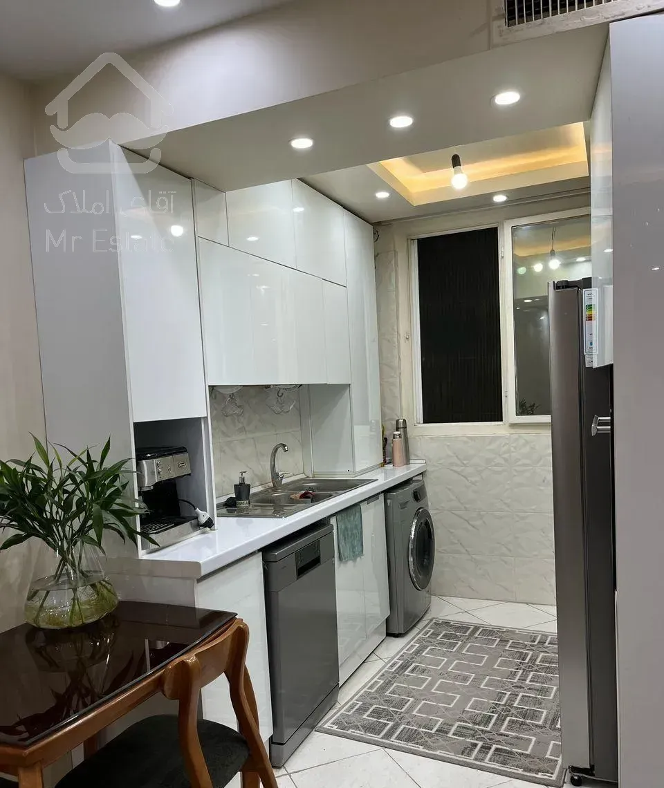 ۴۹ متری آسانسور دار/۱۵ متر حیاط اختصاصی