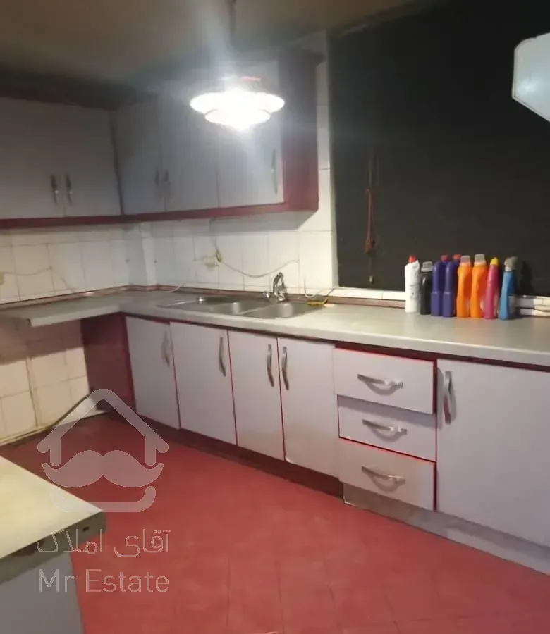 گاندی ۱۳۰ متر ۲ خوابه نیاز به بازسازی