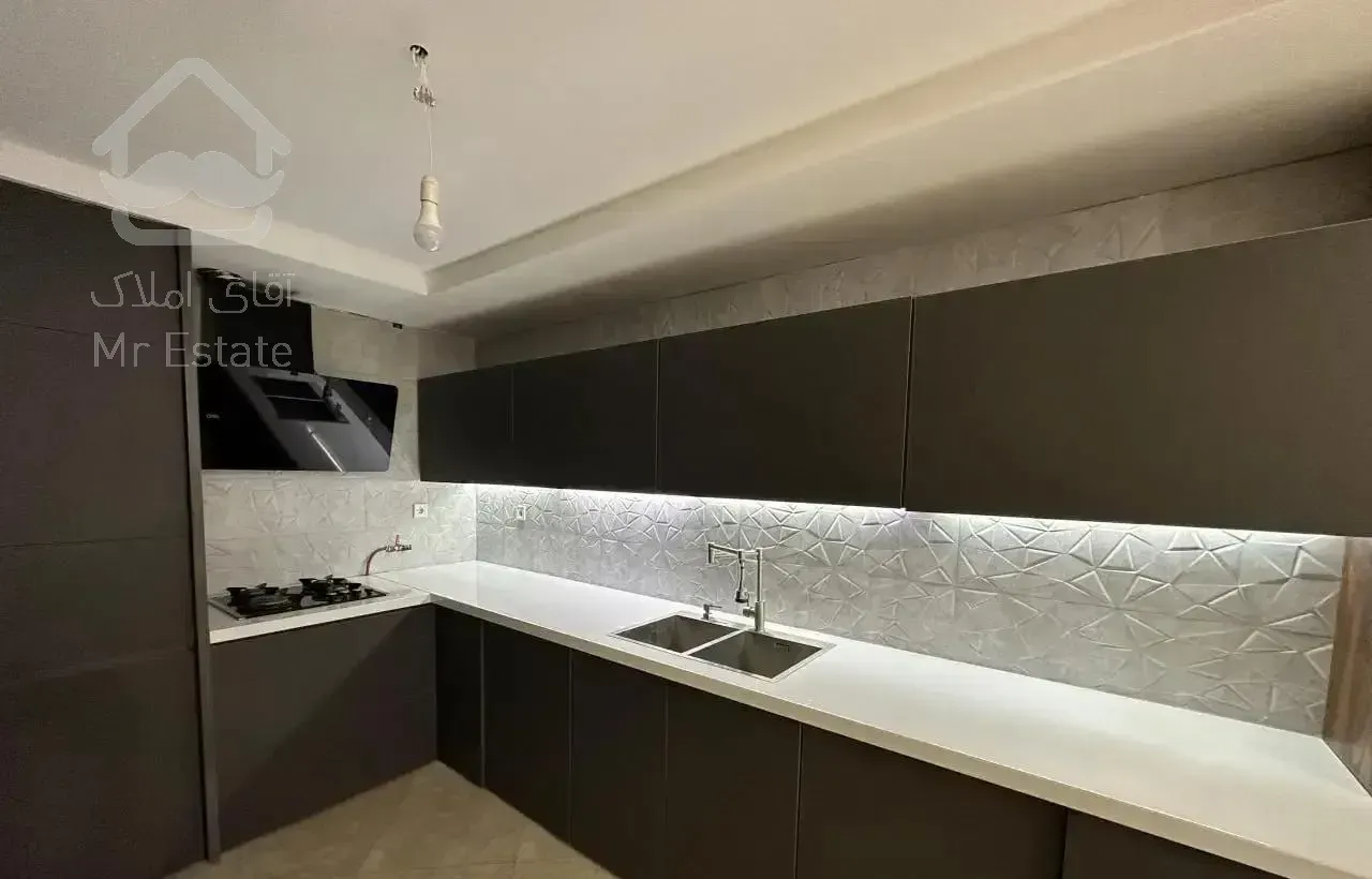 یکخواب بزرگ بسیار شیک برج مجلل همراه شهر