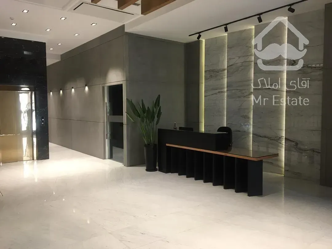 ۲۳۰ متر بر فراز ابرها طبقه ۱۲