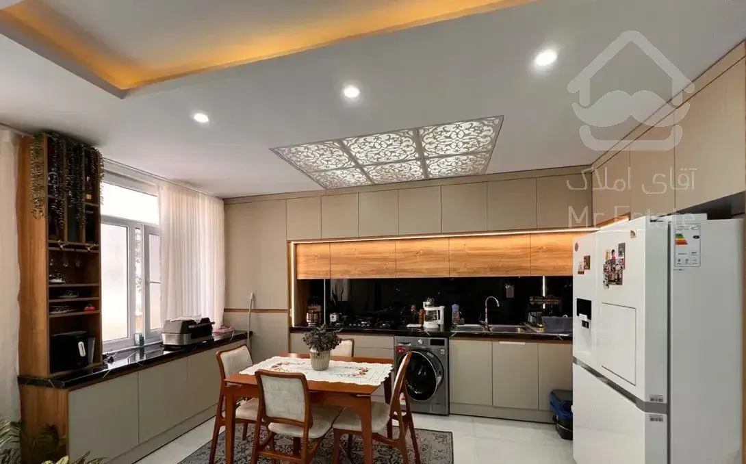 ۸۴متر سنددار طبقه ۱/۵جنوبی آفتاب اصلی شاهین ویلا