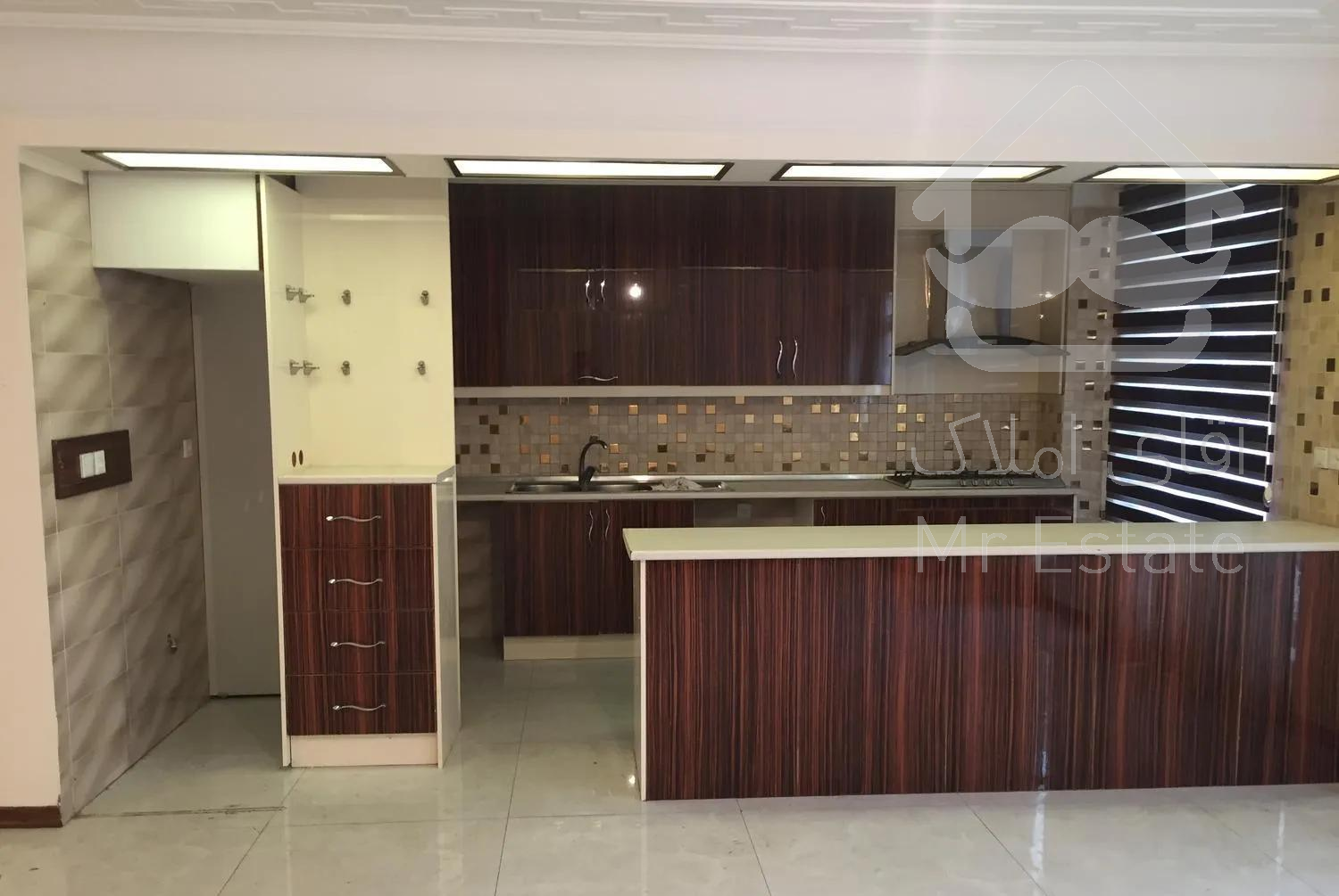 ٩٠متر / خوش نقشه / لوکیشن