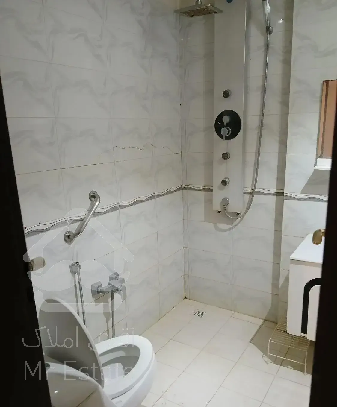 ۹۸ متر میرداماد