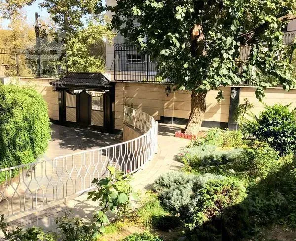 اپارتمان ۲۳۰ متر محمودیه با ۳۲ متر حیاط اختصاصی