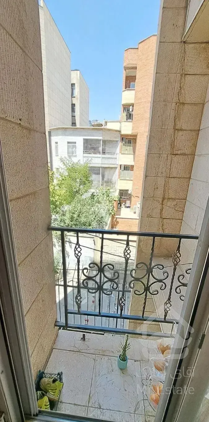 زرگنده ۹۰متر۲خ فول‌امکانات ۲بالکن ۲جهت‌نور تک‌برگ