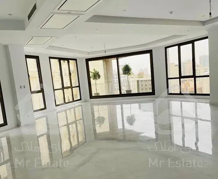 ۳۰۰ متر مدرن/ گلسنگ