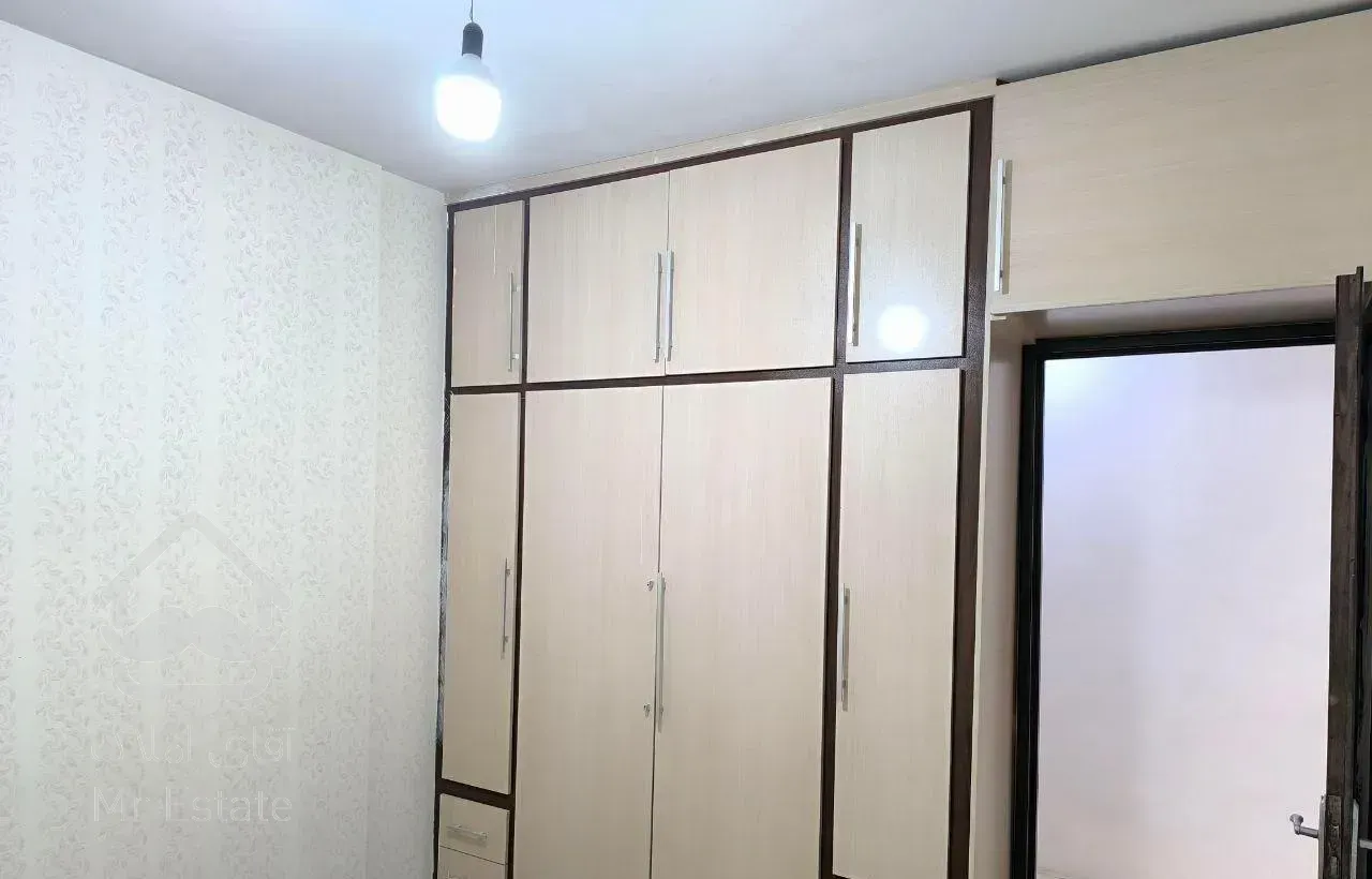 ۶۵ متر طبقه اول حاشیه خیابان با پارکینگ ماشین