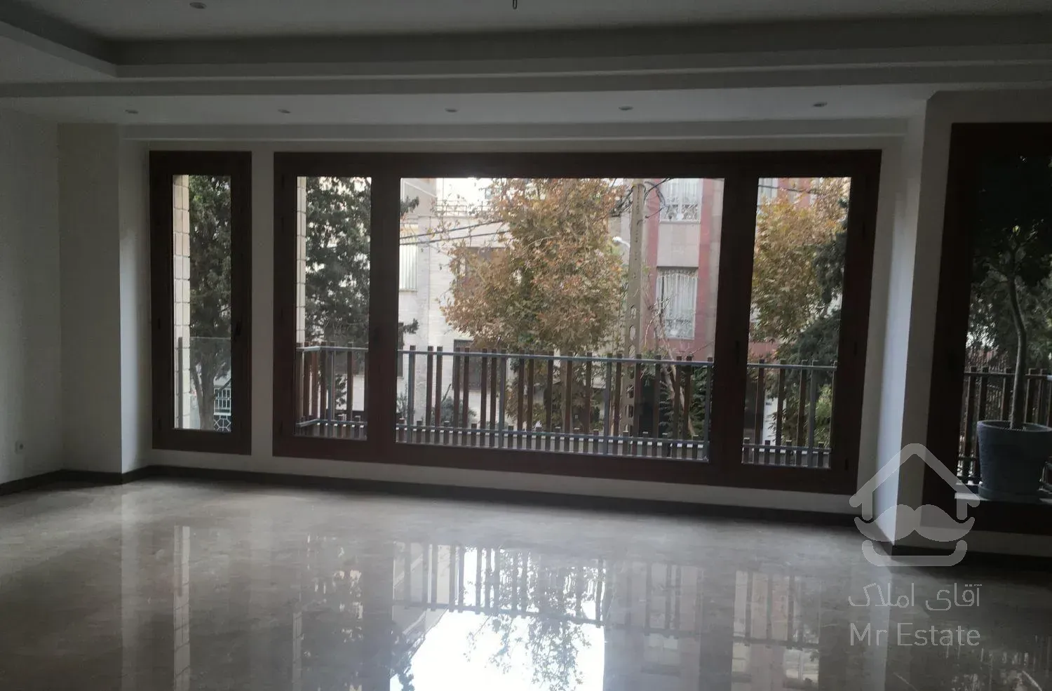 ۲۲۰ متر  ۳ خواب ــ شخصی ساز ـ ونک آرارات