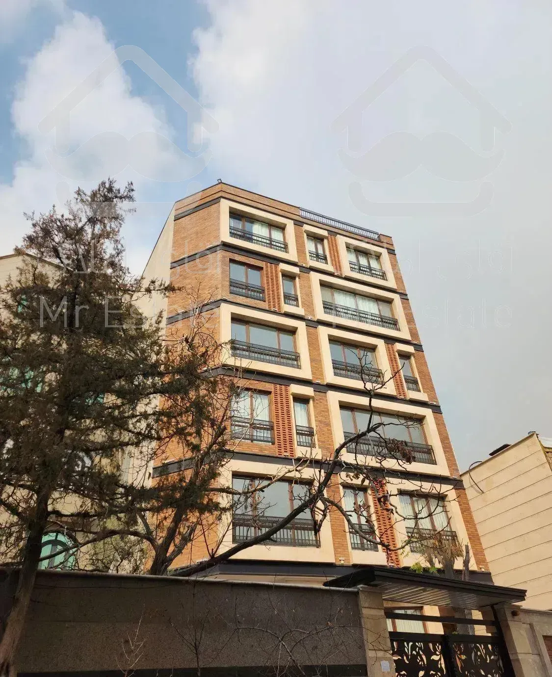 کریمخان 140متر-2پارکینگ-فول مشاعات-تاپ لوکیشن