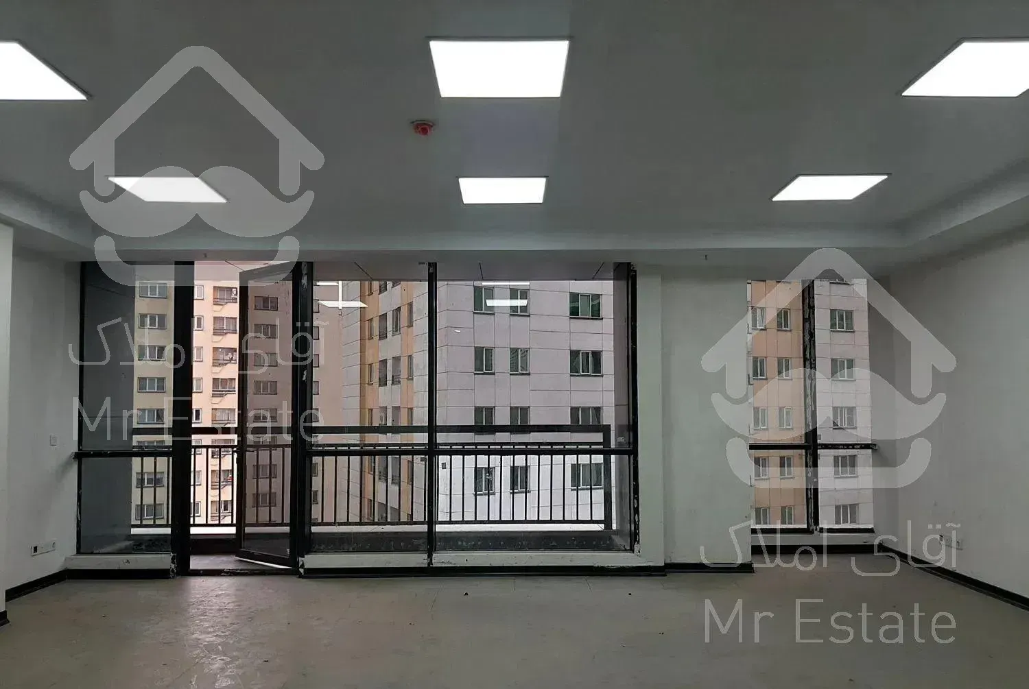 واحد اداری دریاچه چیتگر  کلید نخورده