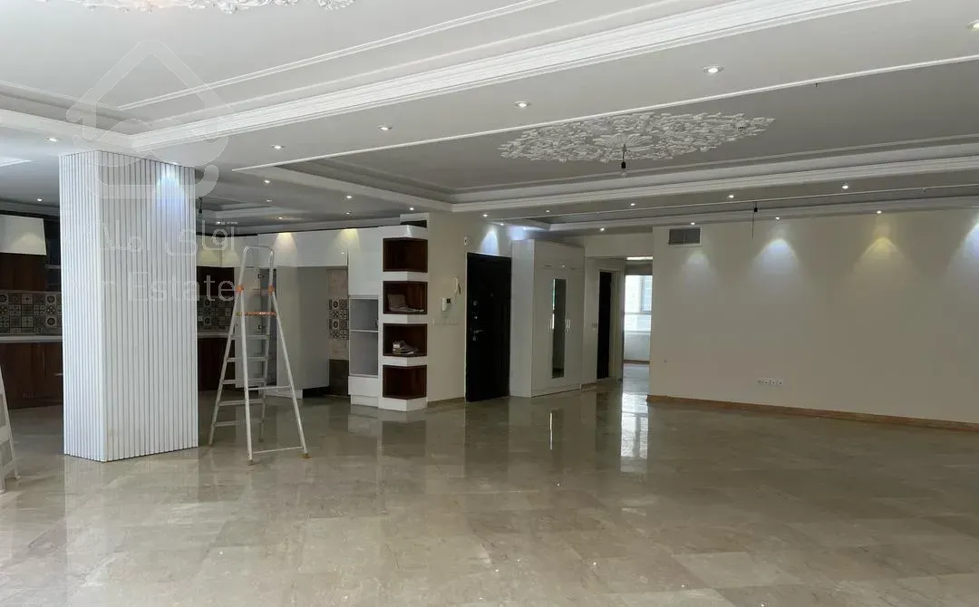 ۲۰۰ متر/پلان برتر/روبه آفتاب/۲ پارکینگ سندی