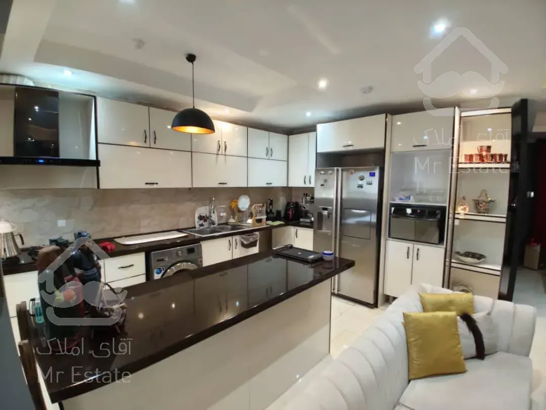 واحد ۱۲۹ متری در کنار دریاچه خلیج فارس با بهترین دید و امکانات