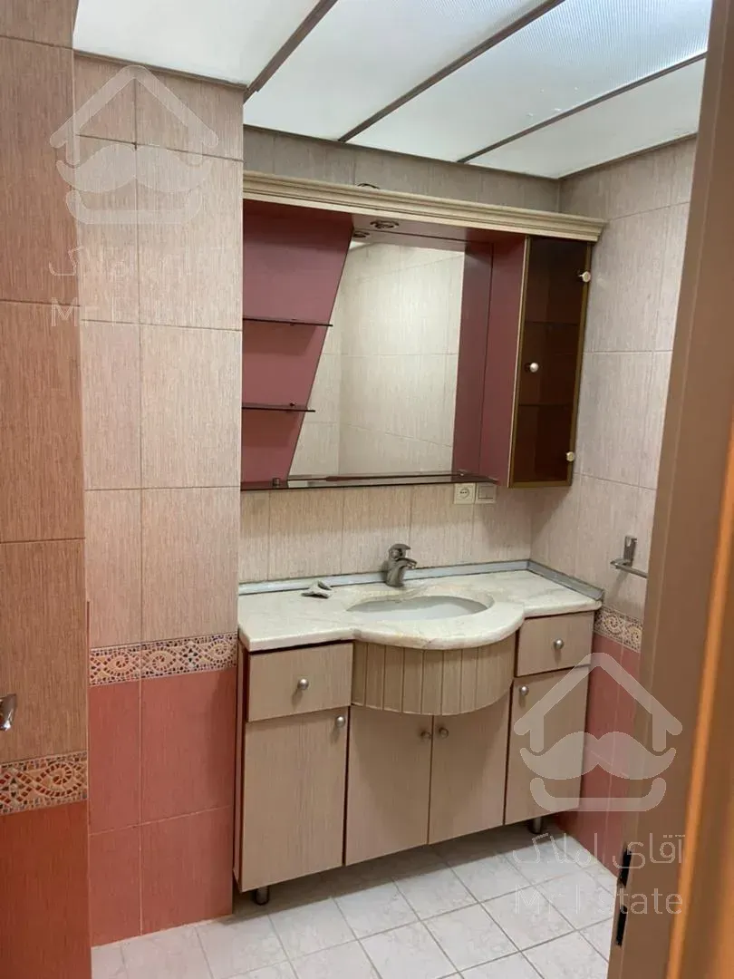 215 متر آپارتمان سازمان برنامه مرکزی