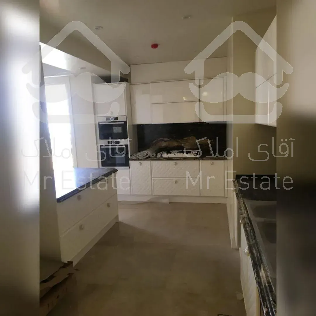 آجودانبه برج باغ برند 190متر ۳خواب ۳ پارکینگ سندی