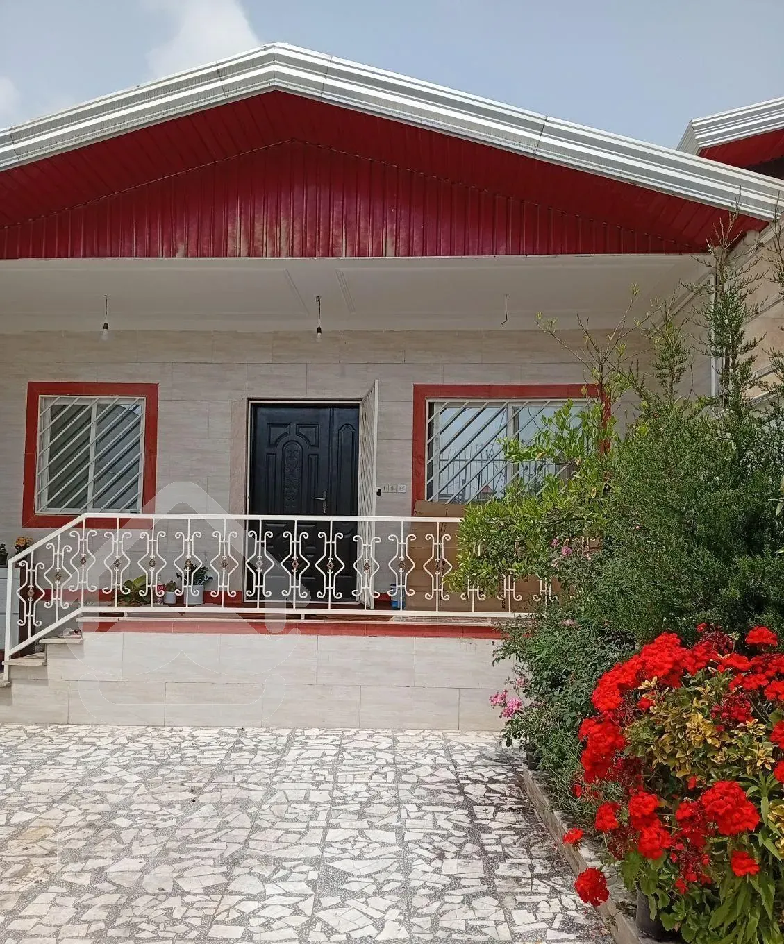 خانه ویلایی ۱۶۰ متری ۹۰ متر بنا ۲ خوابه حیاط دار