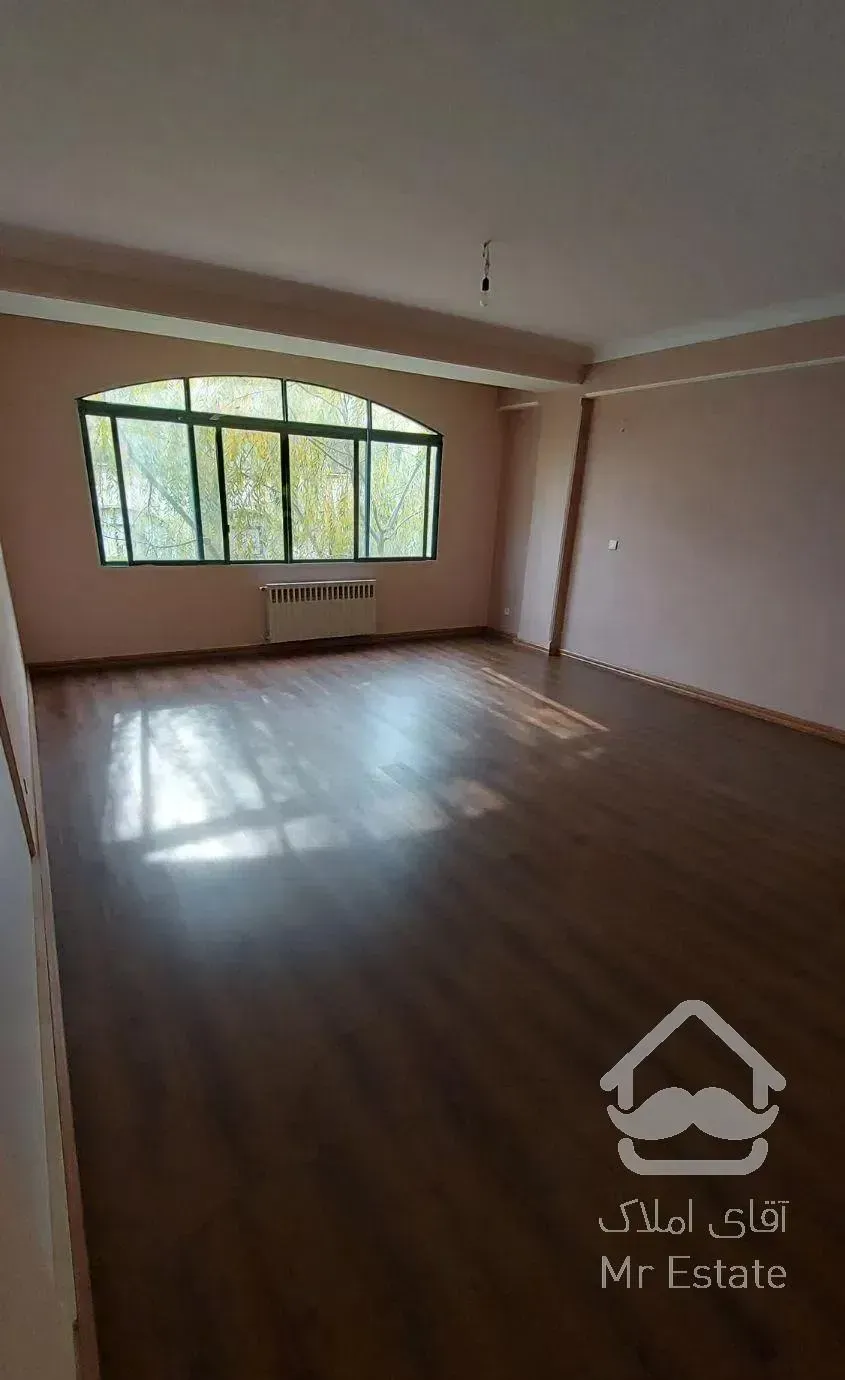 آپارتمان ۱۳۰ متری واقع در مجتمع نور