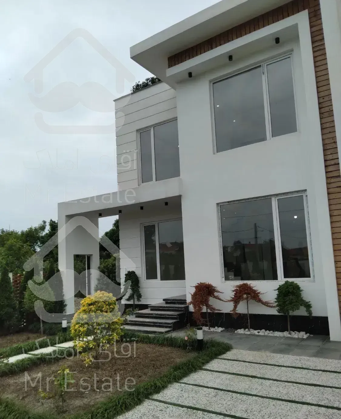 ۲۲۴ متر ویلا مدرن نوساز با ویو 360 درجه