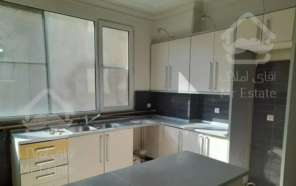 آپارتمان ۸۹متر.مسکونی.خ حسینی.سنایی