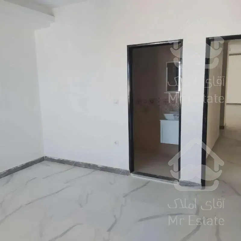 آپارتمان 170 متری_نوساز_بسیارشیک وتمیز_جمهوری