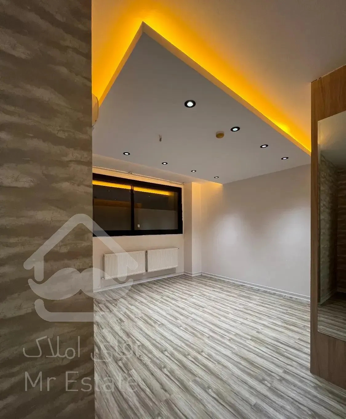 منزل سه طبقه ۲۴۰متری شمالی
